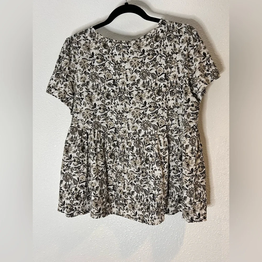 Lucky Brand Monochrome Floral Blouse Size Large - Picture 3 of 5